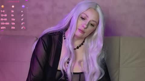 elarasable online show from November 21, 11:45 am