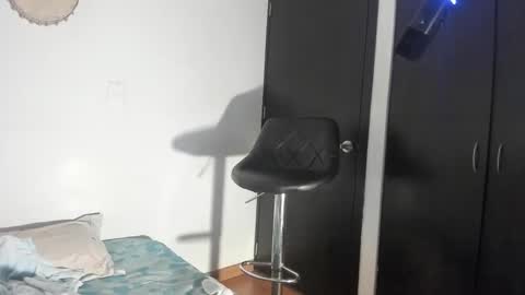 Electra- Please help me reach 100 likes online show from December 24, 10:49 pm