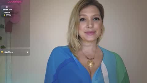 Snapshot of elegancia_ chatting on February 22, 11:10 pm Elegancia online show from February 22, 11:10 pm