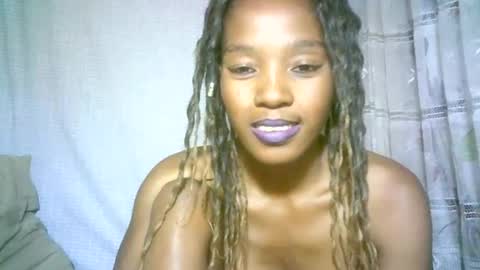 Snapshot of elenah0123 chatting on January 27, 6:19 am elenah013 online show from January 27, 6:19 am