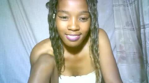 Snapshot of elenah0123 chatting on February 6, 7:24 am elenah013 online show from February 6, 7:24 am