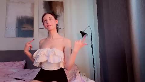 Elfie online show from June 24, 5:17 am