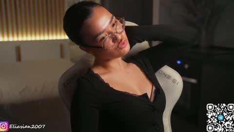 Eli  online show from April 10, 10:54 am