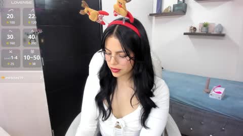 Snapshot of eliie_ruizz chatting on December 25, 4:33 am Eliie online show from December 25, 4:33 am