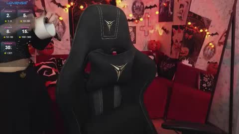 Snapshot of elika_kay chatting on October 17, 10:24 pm MORE ME online show from October 17, 10:24 pm