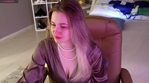Snapshot of elina_nortas chatting on October 2, 1:21 am Elina online show from October 2, 1:21 am