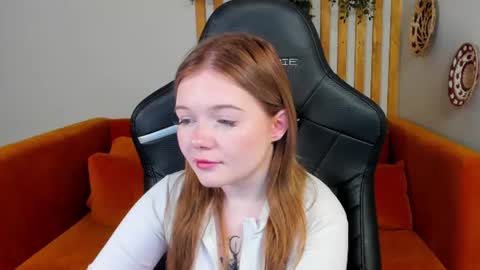 elinavale online show from June 26, 6:14 am