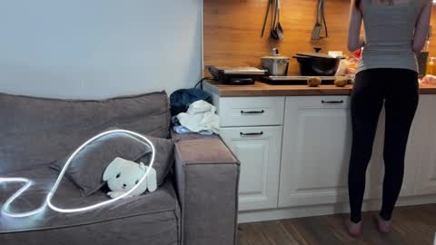 Elisa North online show from March 3, 5:47 pm