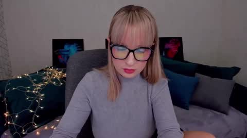 Snapshot of elisabethmills chatting on February 14, 3:05 pm Elisabeth online show from February 14, 3:05 pm