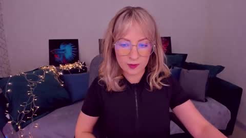 Snapshot of elisabethmills chatting on February 17, 5:34 pm Elisabeth online show from February 17, 5:34 pm