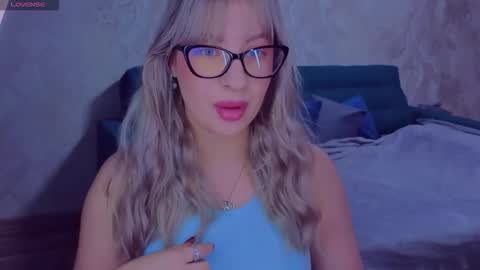 Snapshot of elisabethmills chatting on October 29, 6:21 pm Elisabeth online show from October 29, 6:21 pm