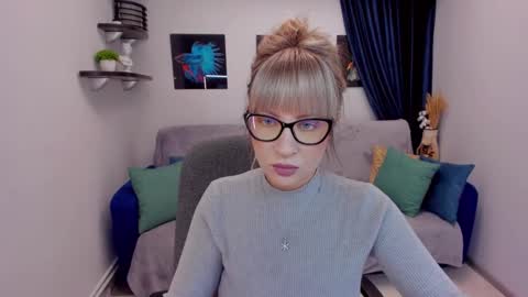 Snapshot of elisabethmills chatting on January 3, 4:37 pm Elisabeth online show from January 3, 4:37 pm