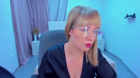 Snapshot of elisabethmills chatting on December 26, 4:58 pm Elisabeth online show from December 26, 4:58 pm