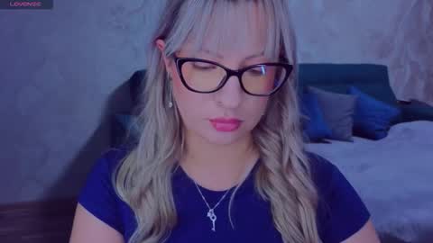 Snapshot of elisabethmills chatting on October 2, 8:25 pm Elisabeth online show from October 2, 8:25 pm