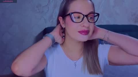 Snapshot of elisabethmills chatting on October 6, 8:46 pm Elisabeth online show from October 6, 8:46 pm