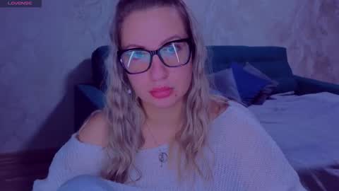 Snapshot of elisabethmills chatting on October 14, 6:43 pm Elisabeth online show from October 14, 6:43 pm