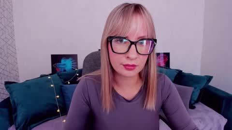 Snapshot of elisabethmills chatting on February 9, 12:08 pm Elisabeth online show from February 9, 12:08 pm