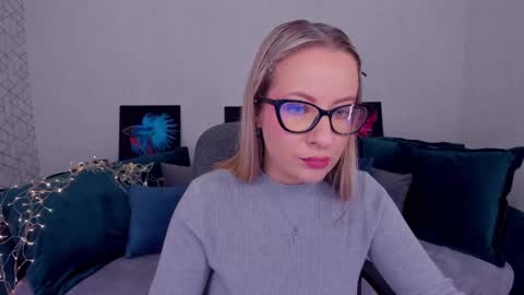 Snapshot of elisabethmills chatting on March 4, 11:51 am Elisabeth online show from March 4, 11:51 am