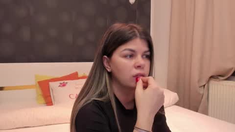 Elly online show from January 6, 8:23 pm