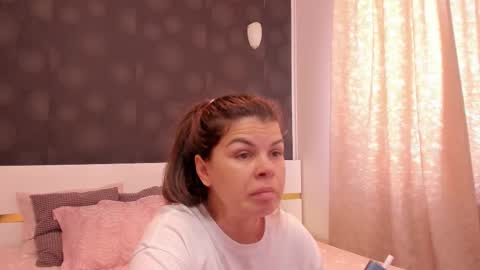 Elly online show from November 3, 9:02 am