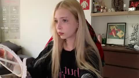 Elizabeth online show from April 22, 12:24 pm