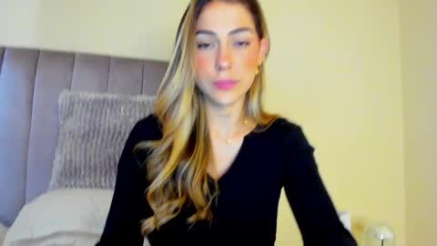 Snapshot of eliza_sanz chatting on February 14, 10:47 pm My name is ElizaPVT is open online show from February 14, 10:47 pm
