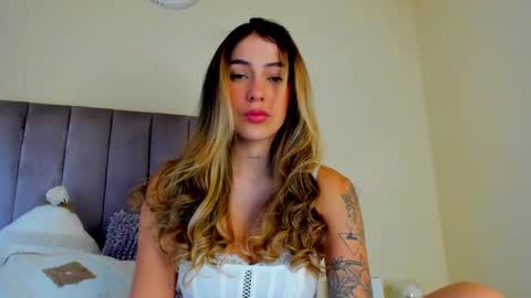 Snapshot of eliza_sanz chatting on February 25, 8:21 pm My name is ElizaPVT is open online show from February 25, 8:21 pm