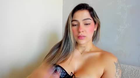 Snapshot of eliza_sanz chatting on October 2, 9:20 pm My name is ElizaPVT is open online show from October 2, 9:20 pm