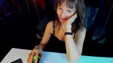 Elizabethangel online show from January 26, 7:10 am