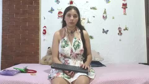 Snapshot of elizabeth_evanz chatting on December 24, 11:22 pm elizabeth online show from December 24, 11:22 pm