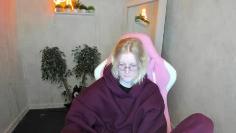 Elizabeth online show from November 20, 1:50 am