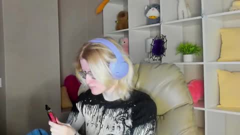 Elizabeth online show from November 2, 1:20 am