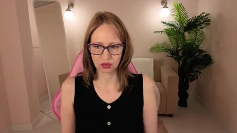 Elizabeth online show from April 9, 1:08 am