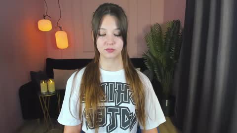 Eliza online show from December 15, 1:43 pm