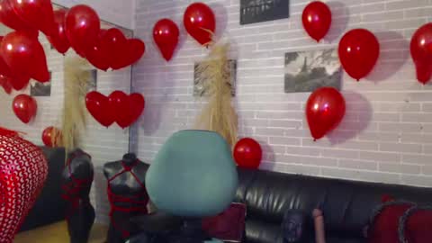 Snapshot of elizatex chatting on February 19, 9:14 pm online show from February 19, 9:14 pm