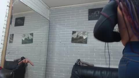 Snapshot of elizatex chatting on January 4, 8:05 pm online show from January 4, 8:05 pm