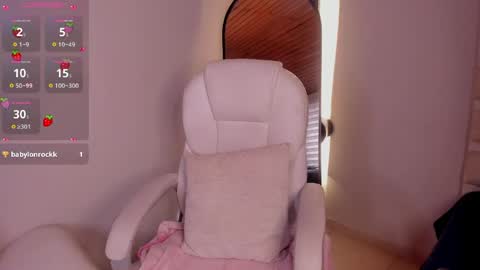 Ella Olmos  online show from April 17, 3:03 pm