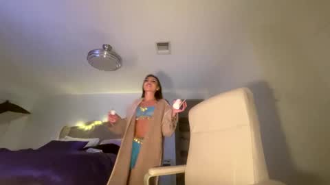 Snapshot of ella_ella_ella_ay chatting on October 4, 2:28 am ella_ella_ella_ay online show from October 4, 2:28 am