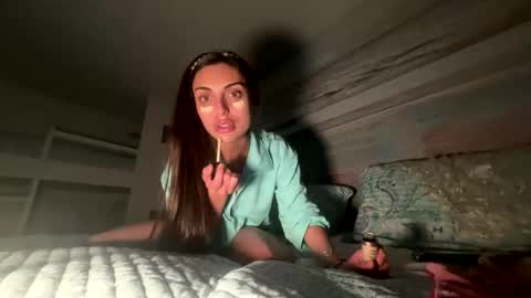 Snapshot of ella_ella_ella_ay chatting on October 19, 1:29 am ella_ella_ella_ay online show from October 19, 1:29 am