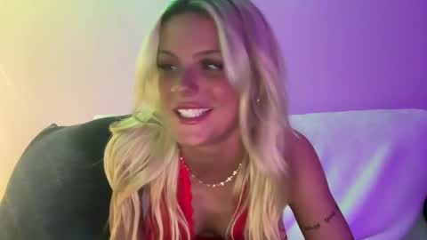 Ella online show from November 18, 4:35 am