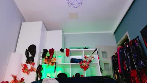 ella_kross online show from October 5, 6:18 am