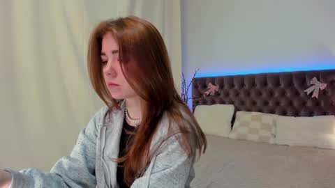 Snapshot of ella_mayers chatting on February 9, 10:32 pm Ella Mayers online show from February 9, 10:32 pm