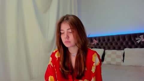 Snapshot of ella_mayers chatting on February 24, 12:27 am Ella Mayers online show from February 24, 12:27 am