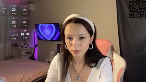 ella_simons online show from November 8, 2:27 am