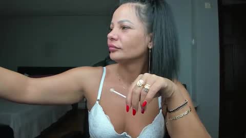 Ella online show from November 23, 7:59 pm