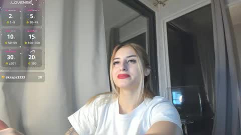 ella_vee online show from November 11, 3:57 am