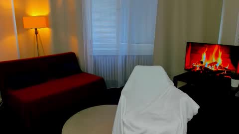 Snapshot of ellaasteele chatting on October 7, 1:37 pm Ella online show from October 7, 1:37 pm