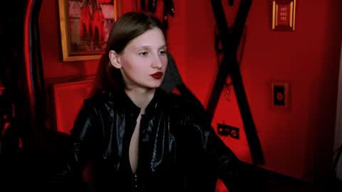 Ella online show from June 4, 3:27 pm