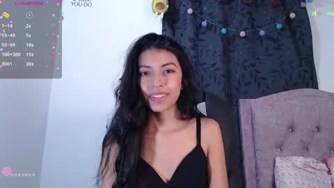 Snapshot of ellajonz chatting on January 28, 3:25 am Ella Amoneth online show from January 28, 3:25 am