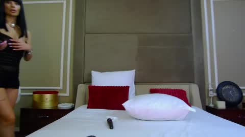 ellalux online show from April 17, 4:25 am